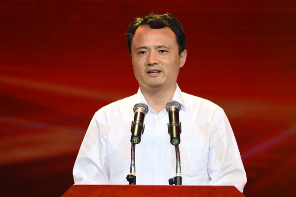 第二届江苏发展大会暨首届全球苏商大会志愿者表彰大会在我校隆重举行 