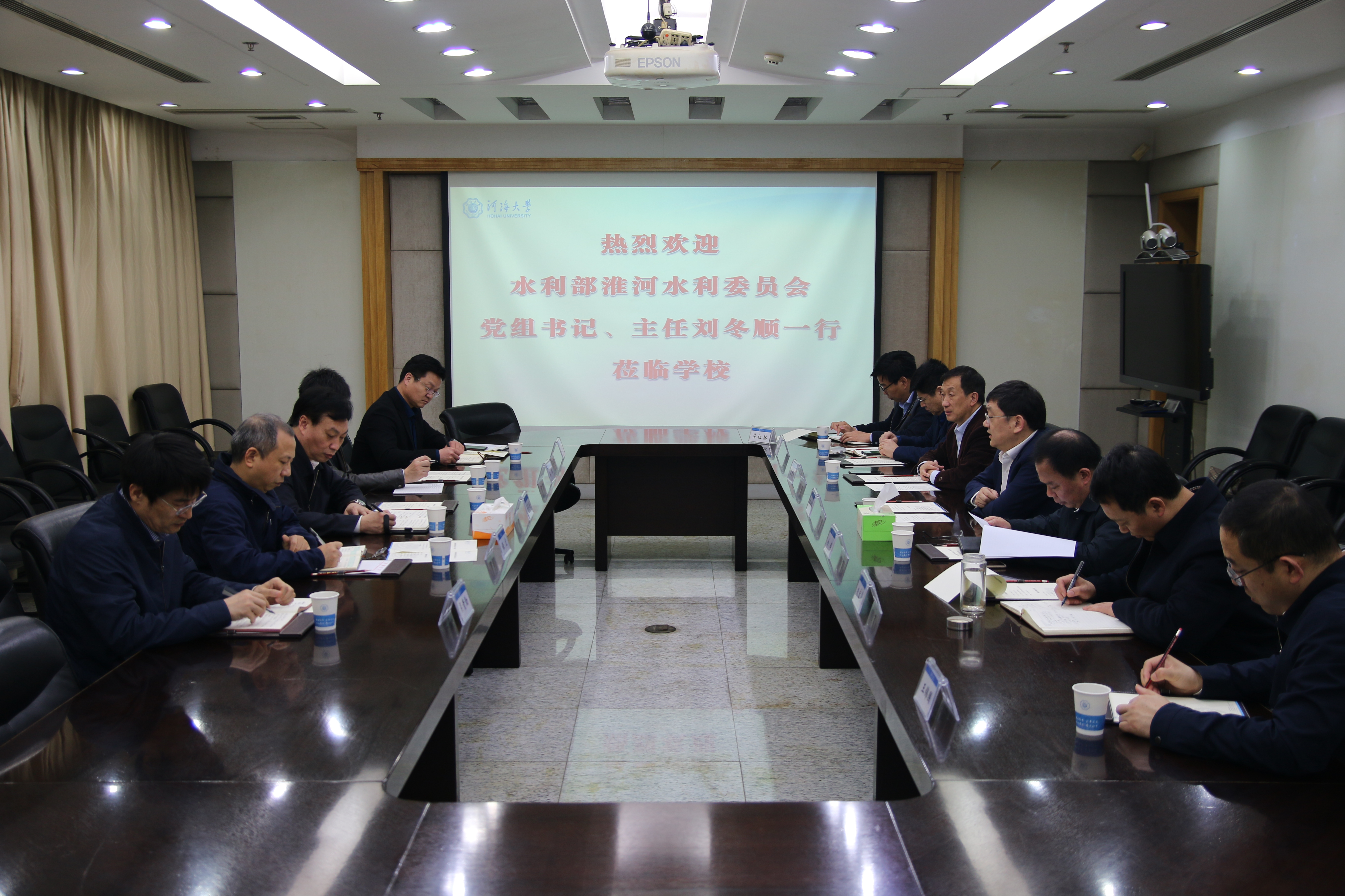 淮河水利委员会党组书记、主任刘冬顺一行来我校调研