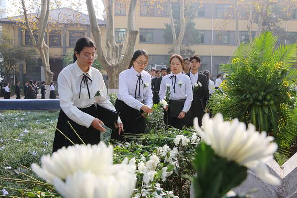 追悼会穿着图片